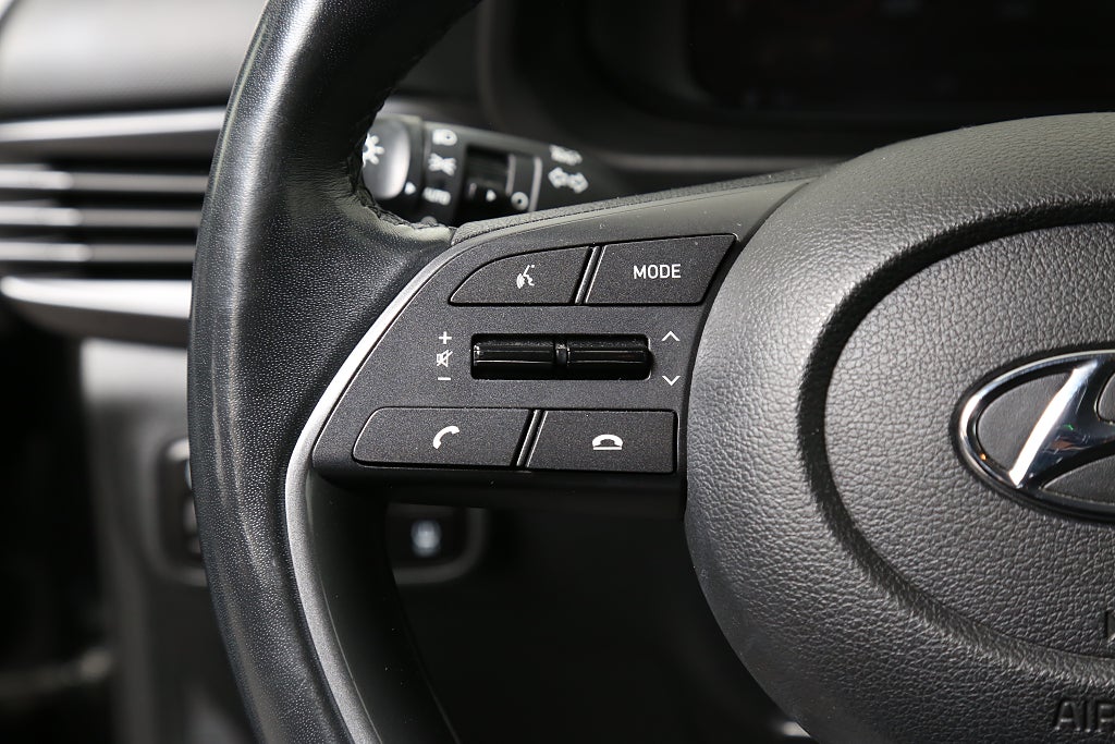 Hyundai i20 1,2 MPi 84hk Essential Kamera CarPlay 1ägare P-sensor 2021