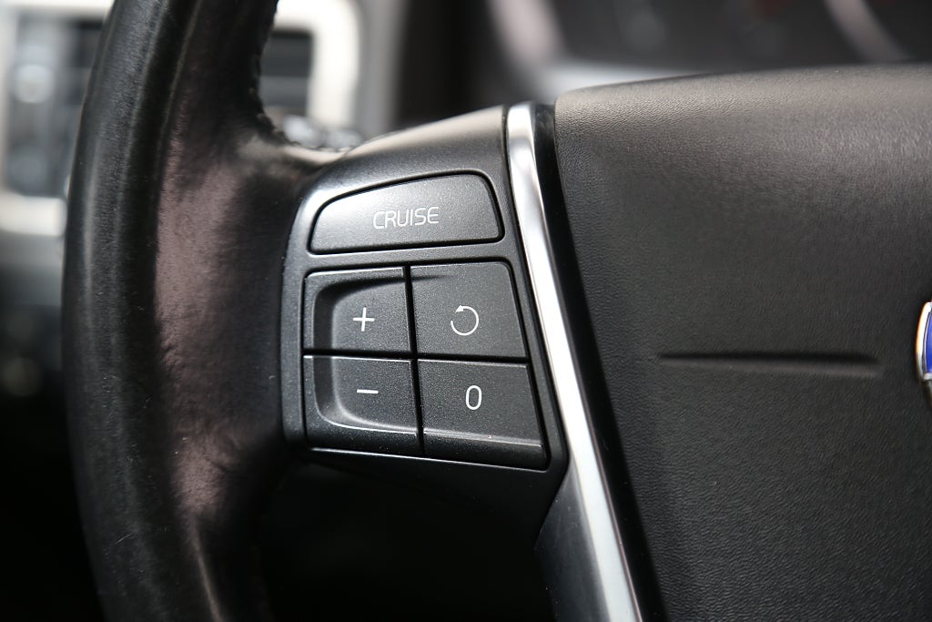 Volvo V70 II D2 S/S Momentum Nybesik Dragkrok 2014