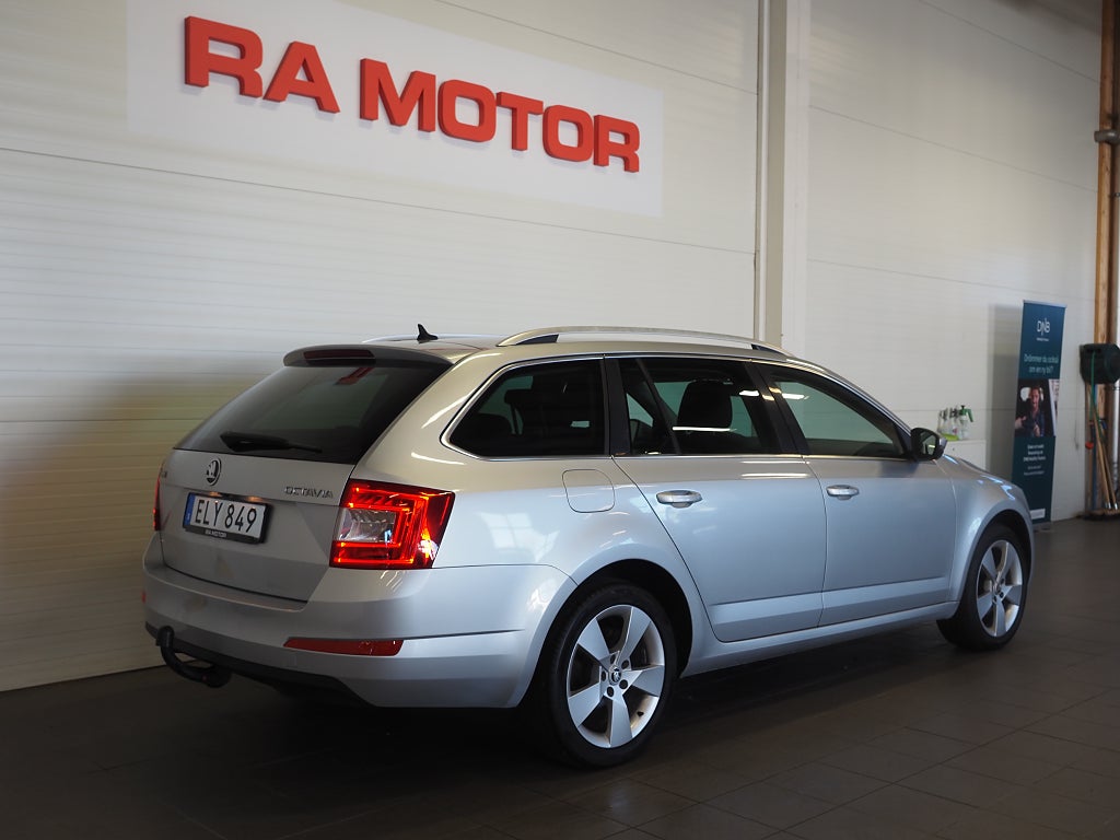 Skoda Octavia Kombi 1.4 TSI 150hk Premium Värmare Drag B-Kam 2017