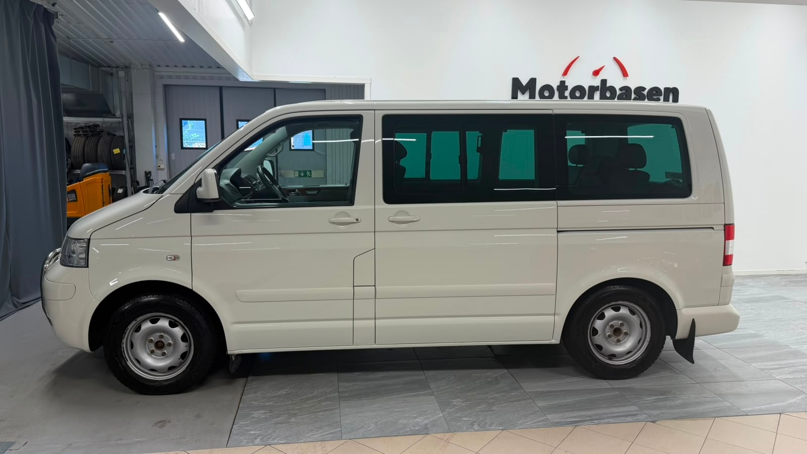 Volkswagen Multivan 2009, kuva 2/45