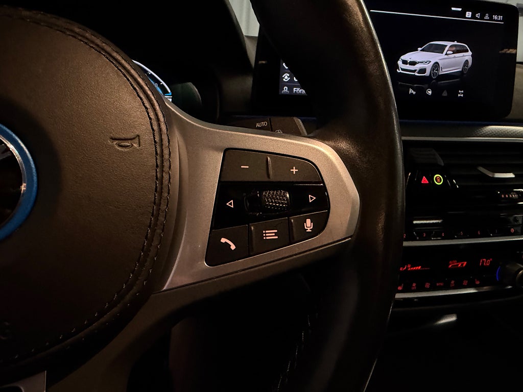 BMW 530e xDrive Touring M Sport Farthållare B-kam Sensatec läder bild 19