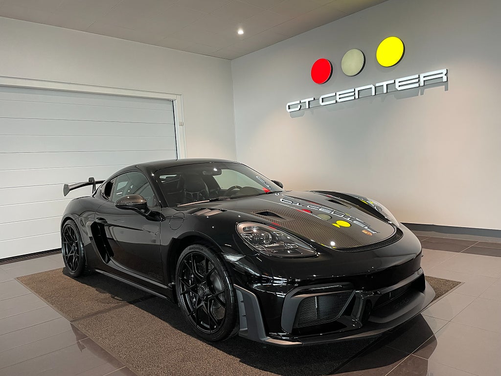 Porsche 718 Cayman GT4 RS Momsbil