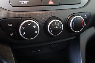 Halvkombi Hyundai i10 17 av 23