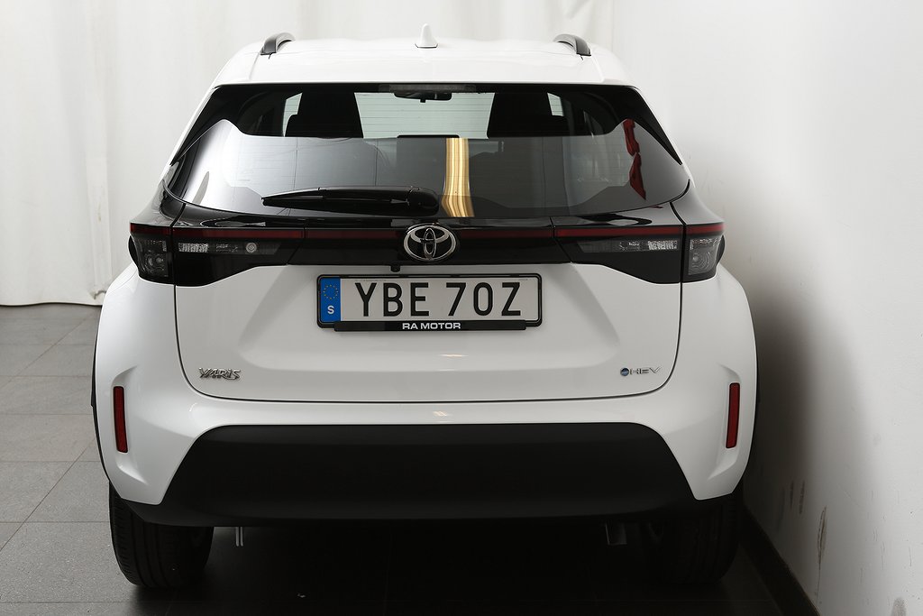 Toyota Yaris Cross 1,5 Hybrid e-CVT Active Motorvärmare 2024