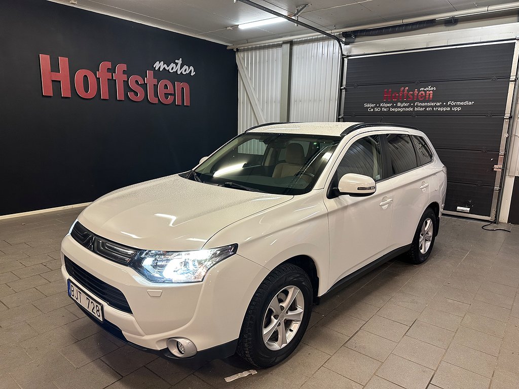 Mitsubishi Outlander 2.2 Di-D 4WD Business / Aut / B-Kamera