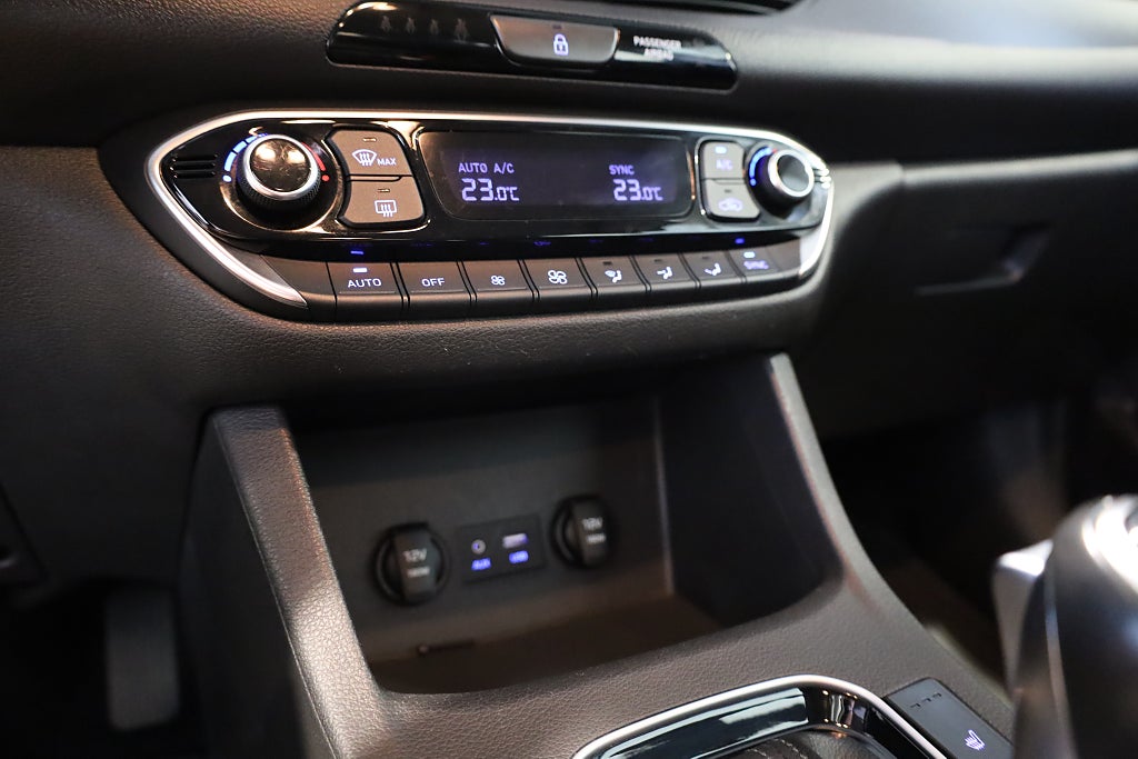 Hyundai i30 1,4 T-GDi 140hk Kombi Aut M-värme Kamera Keyless 2020