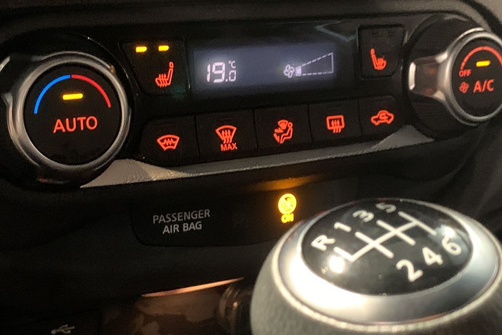 Nissan Juke 1,0 DIG-T 114 hk 6MT N-Connecta Navi Kamera 2024