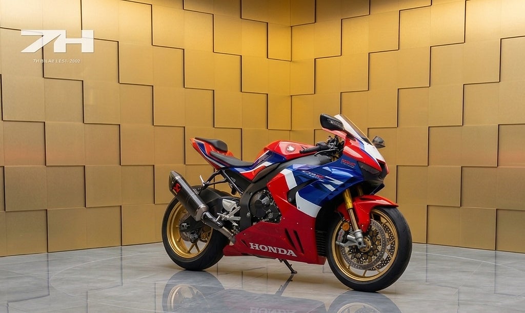 Honda CBR1000RR-R Fireblade SP 0 mil / Akrapovic / NRC Tail Tidy / Bre
