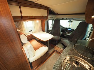 Husbil-halvintegrerad Hymer T 674 SL 9 av 19