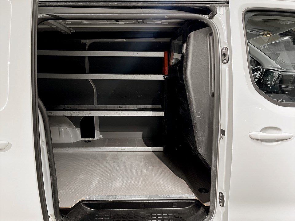 Bild på Peugeot Expert PRO+ 2.0 BHDi 177hk Aut L2 - DRAG,VÄRMARE,NAV