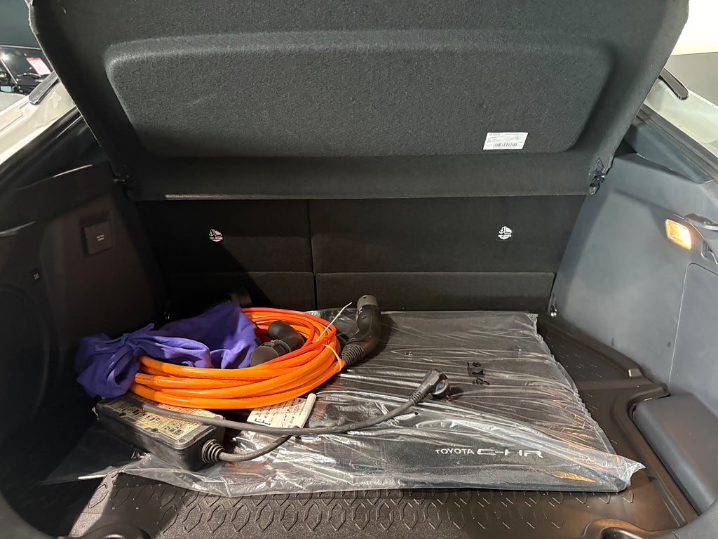 Toyota C-HR PHEV e-CVT 2,0 223hk Executive Värmare Drag - bild 12