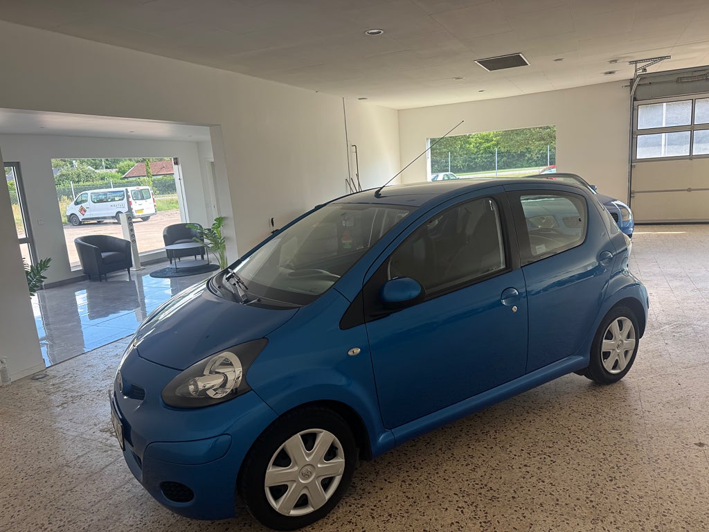 Toyota Aygo  1.0 VVT-i ny ser ny bes lågmil välvårdad 