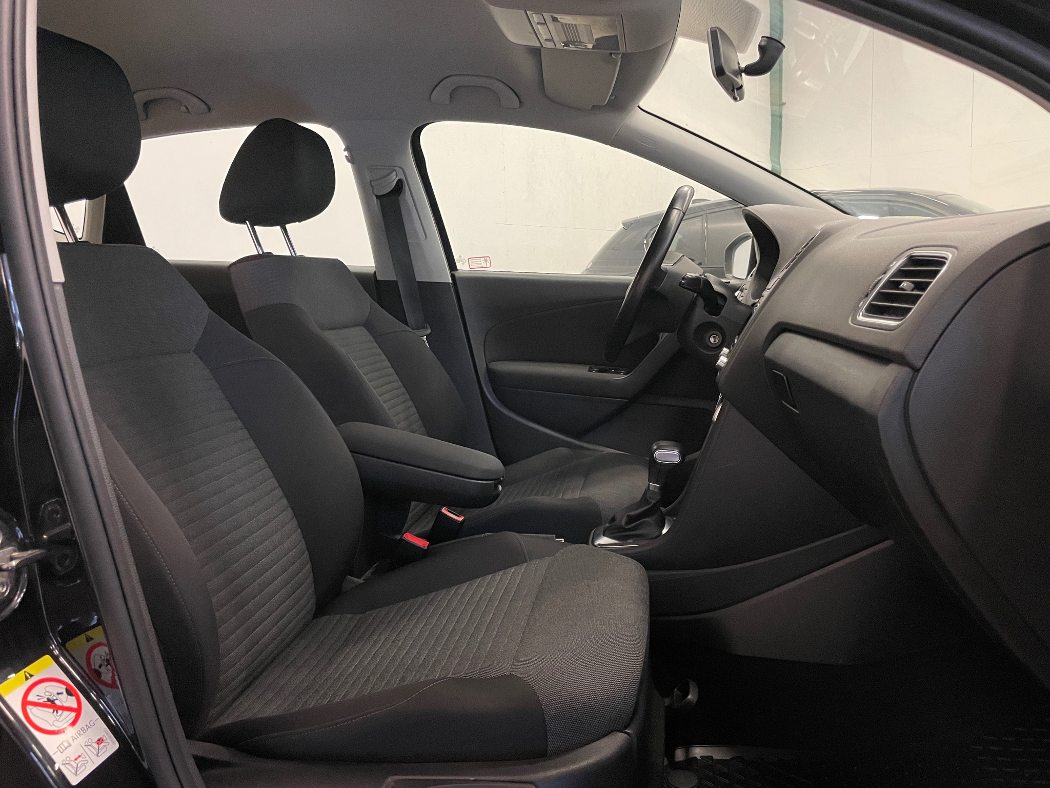 Volkswagen Polo 2010, photo 7/39