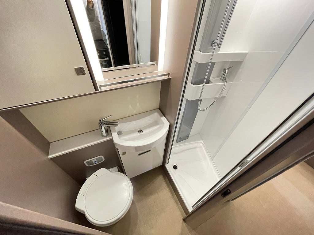 Bürstner Lyseo 744 TD Harmony Line /Soffa bak/Taksäng x2/AC bodel/Solcell - Bürstner