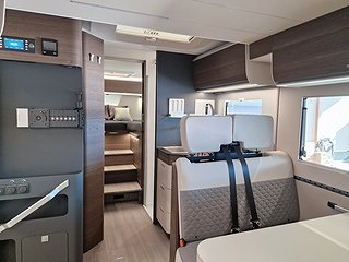 Husbil-halvintegrerad Adria MATRIX SUPREME MB 670 SL 8 av 15