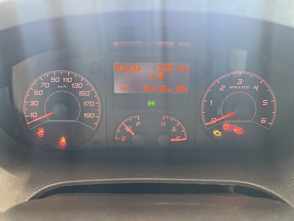 Bild på Peugeot Boxer Van 335 PRO+ 2.2 BHDi 165hk L3H2 B-KAMERA DRAG