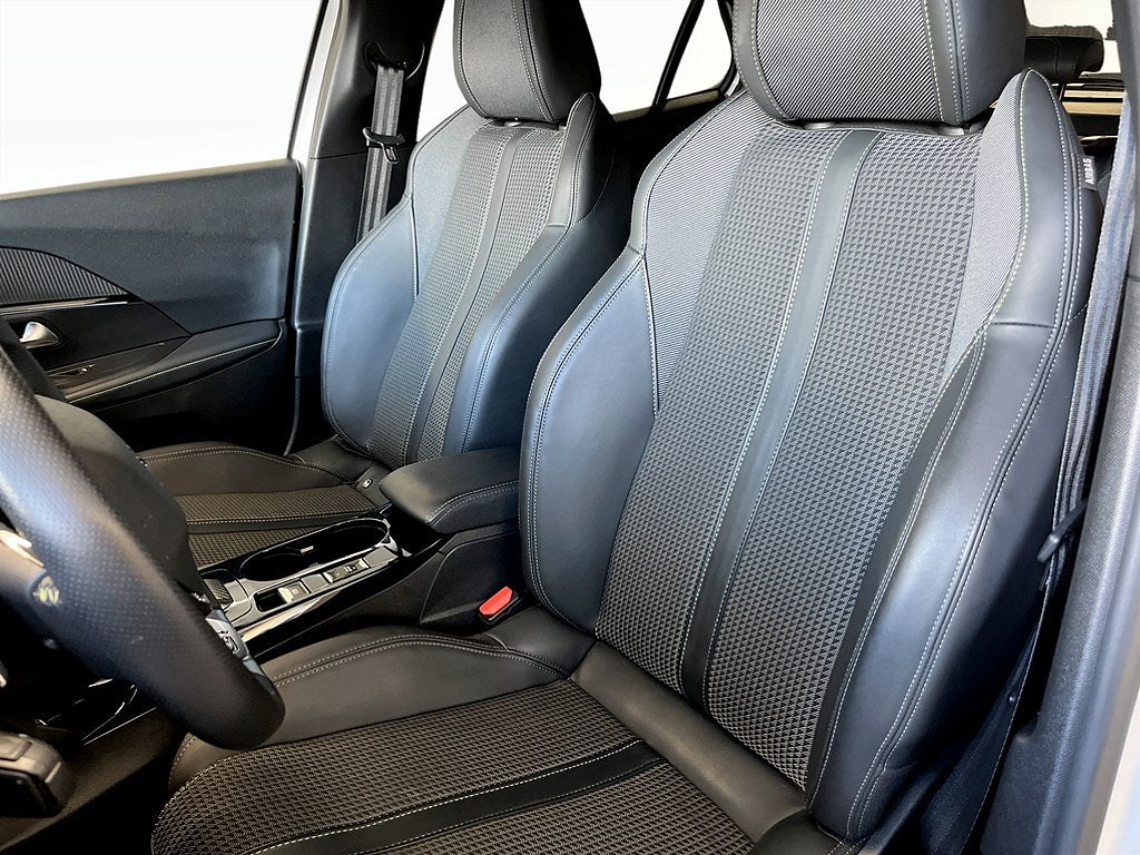 Bild på Peugeot 2008 GT 1.2 PT 130hk Aut - CARPLAY, EN ÄGARE