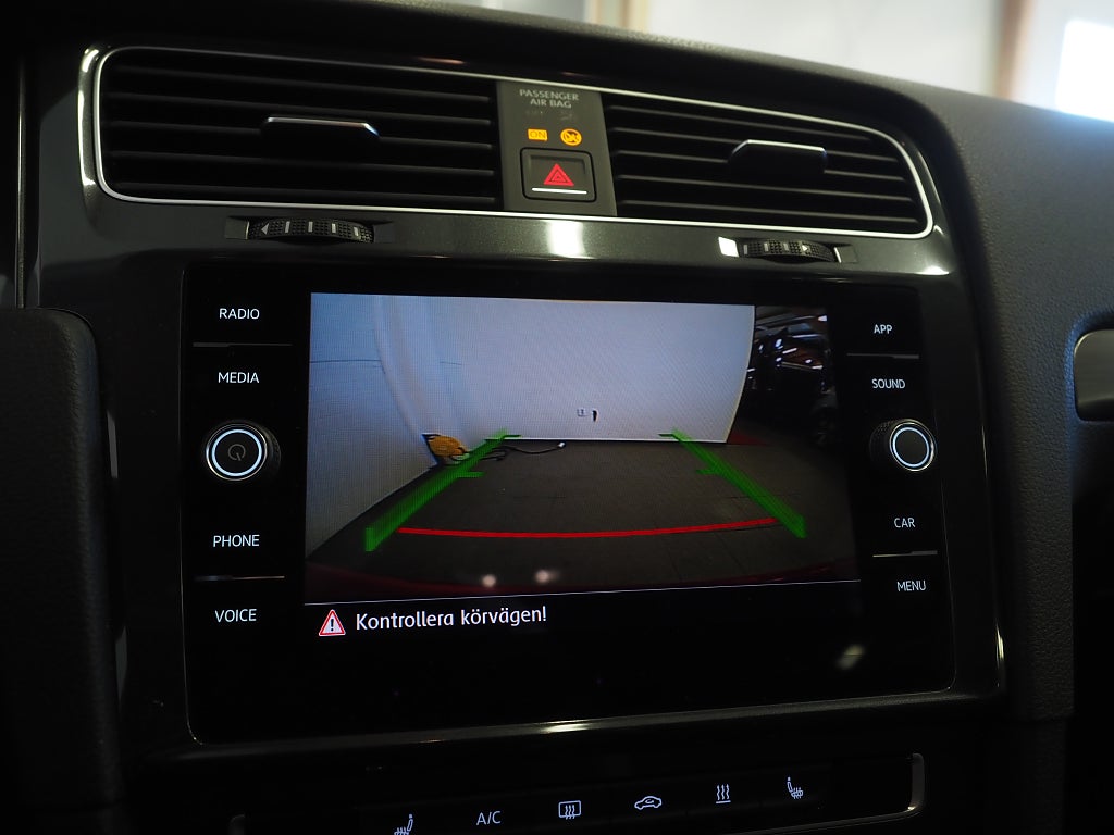 Volkswagen Golf 1.6 TDI 115hk D-Värmare Backkamera Adaptiv Farthållare 2018