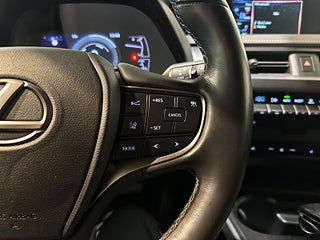 Lexus UX 250h E-Four CVT Rattvärme Kamera Psens CarPlay SoV