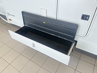 Husbil-halvintegrerad Kabe ROYAL 780 LXL 10 av 31