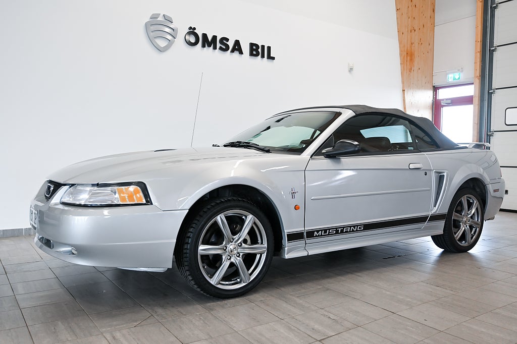 Ford Mustang Cabriolet 3.8 V6 SEFI Automat 196hk
