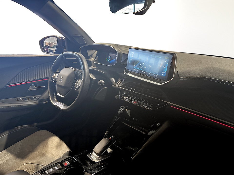 Bild på Peugeot E-2008 GT 50kWh 136hk Aut CARPLAY P-SENSORER