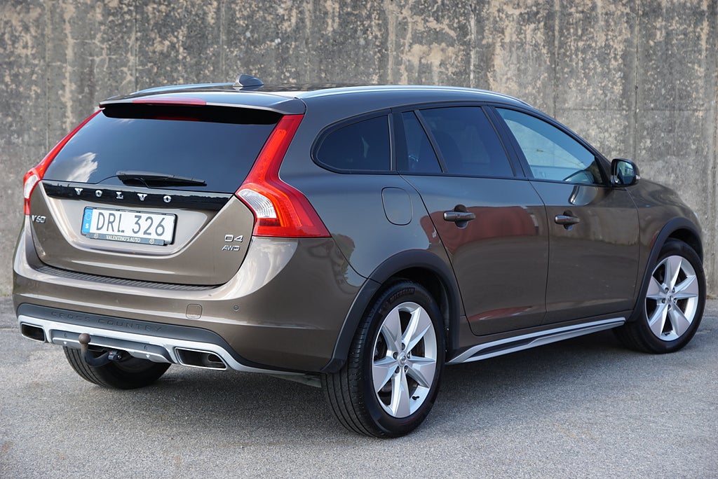 Volvo V60 Cross Country D4 AWD Summum|Drag|BLIS|Värmare|Adaptiv-Fart|S