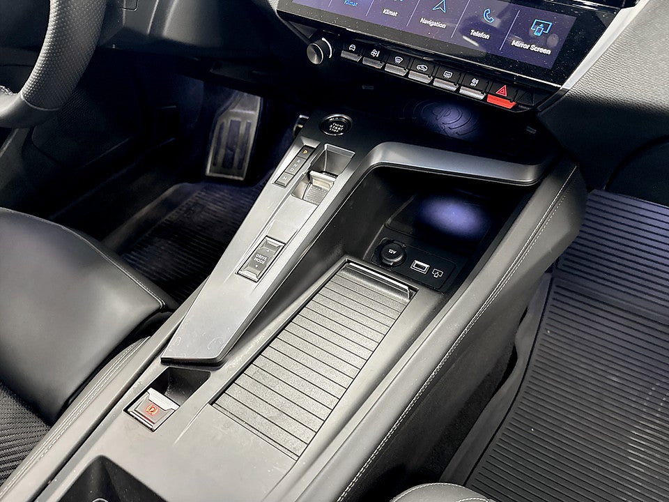 Bild på Peugeot 408 GT 1.2 PT 130hk Aut B-KAMERA CARPLAY ELSTOL