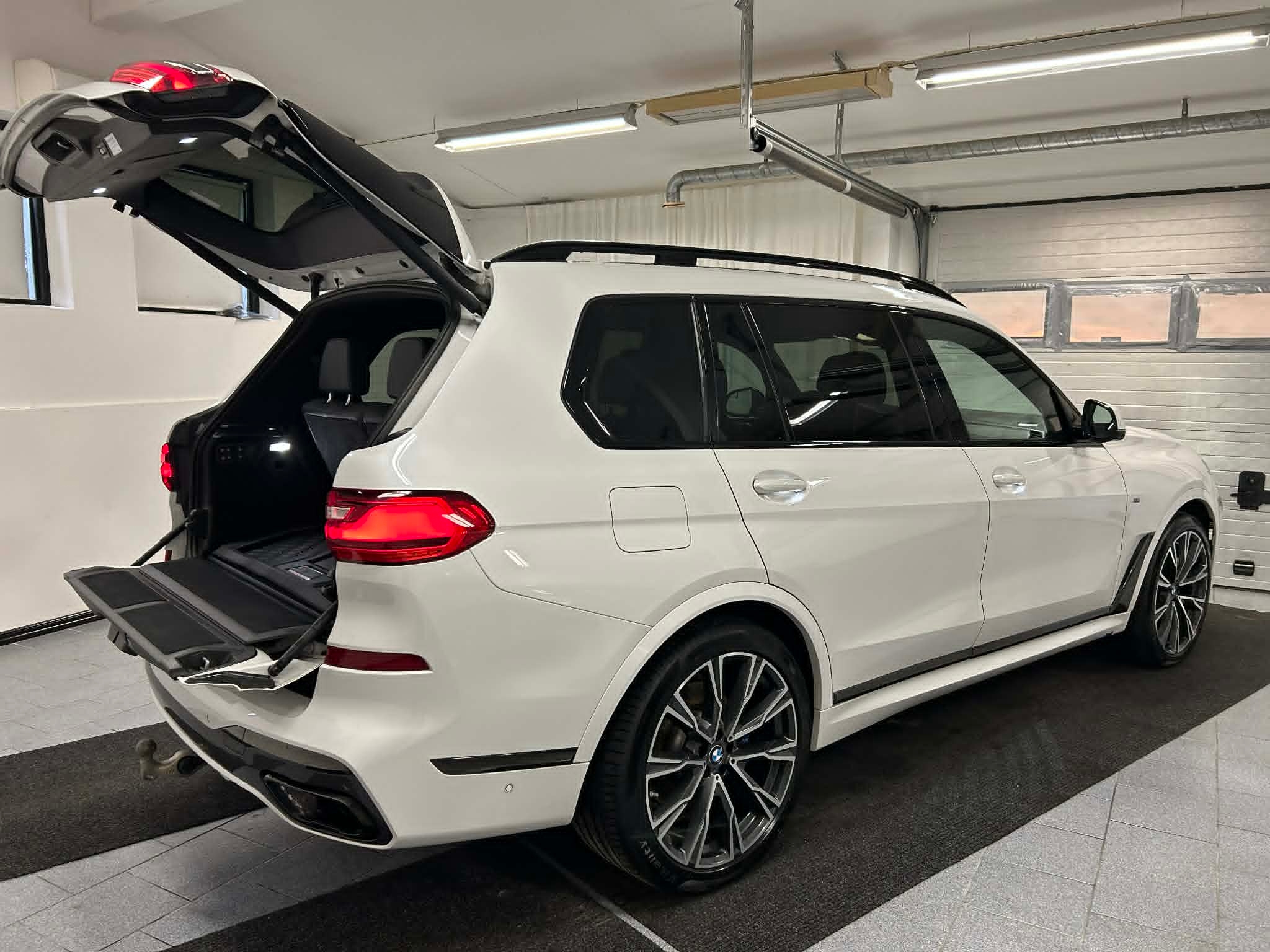 BMW X7 M50d 400 hk 6 sits 2021, bild 3/10