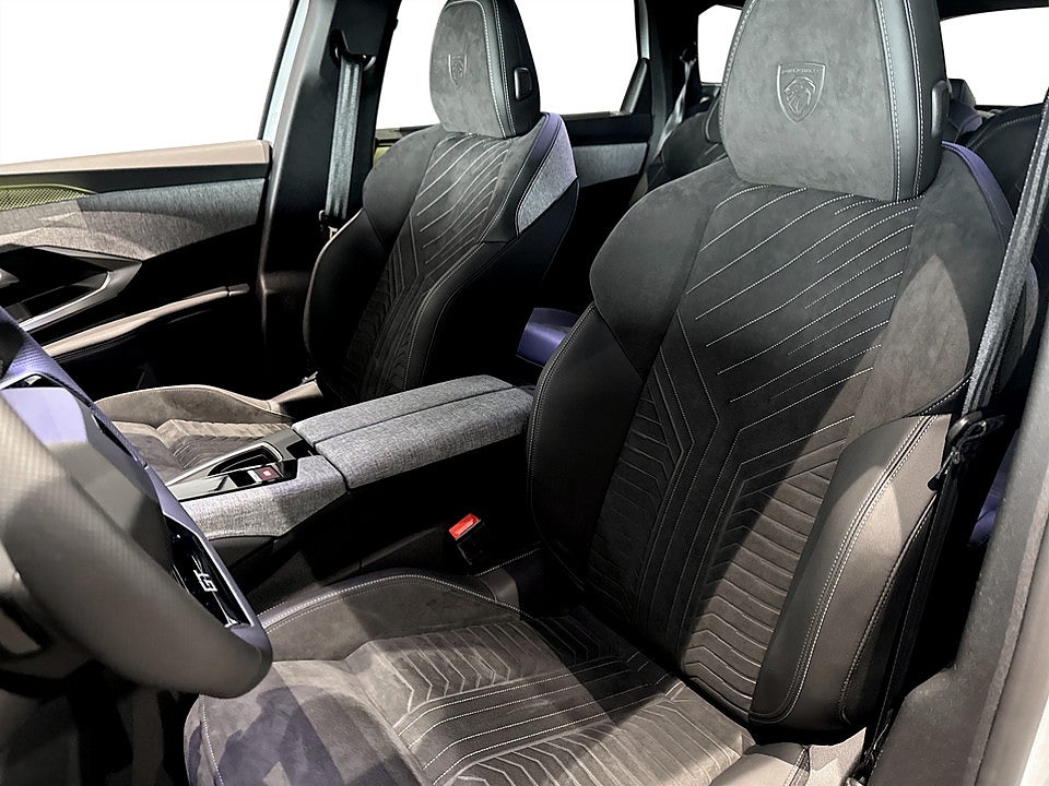 Bild på Peugeot 5008 GT Ultimate Hybrid 145hk Aut 7-SITS ELSTOL B-KAMERA