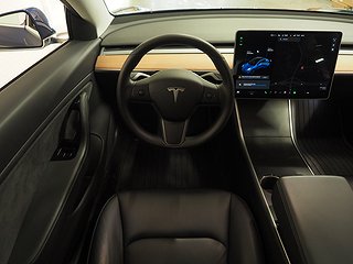 Sedan Tesla Model 3 17 av 22