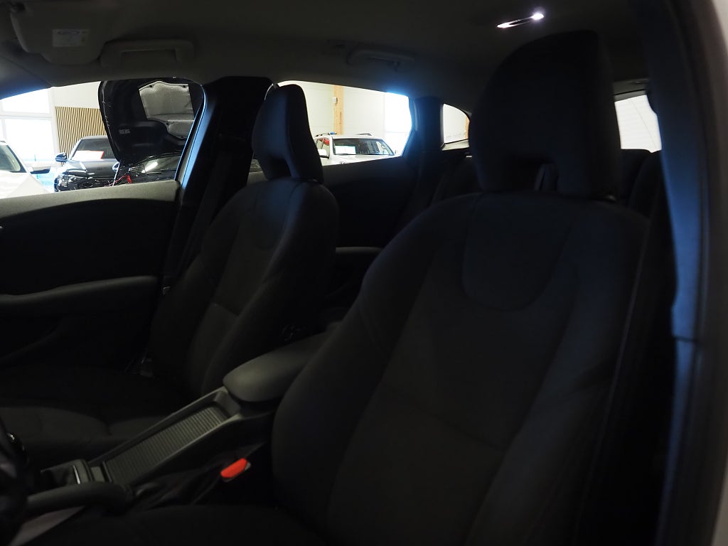 Volvo V40 D2 120hk Kinetic Business II Klimatpkt P-Värmare PDC