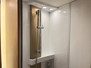 Husbil-halvintegrerad Bürstner Harmony Line T 744 23 av 26