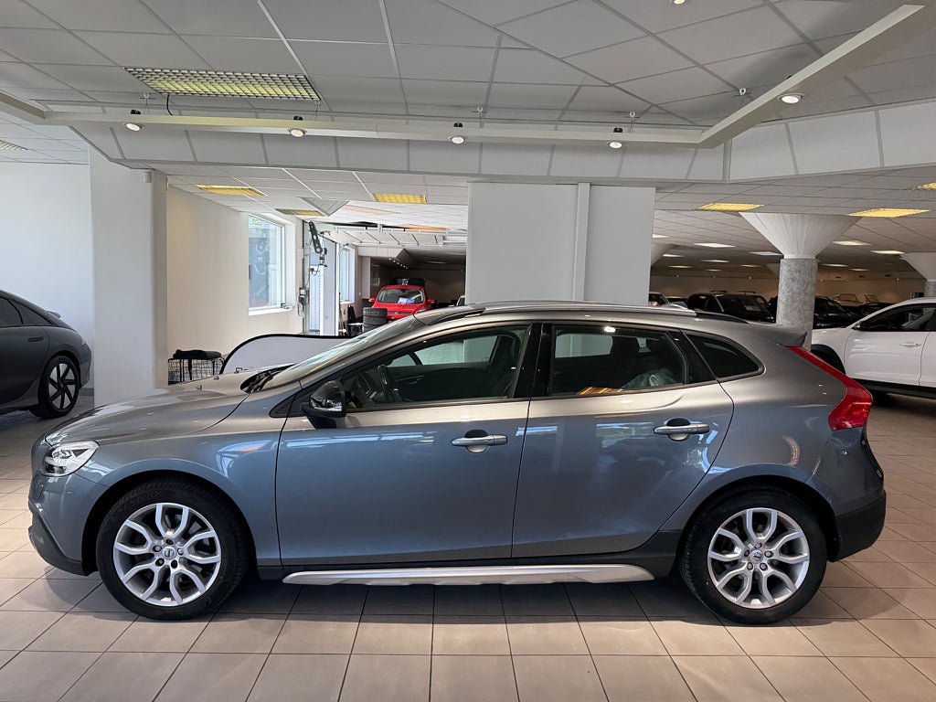 Volvo V40 Cross Country T3 Geartronic Momentum / Drag/ Skinn Gps B-Kamera