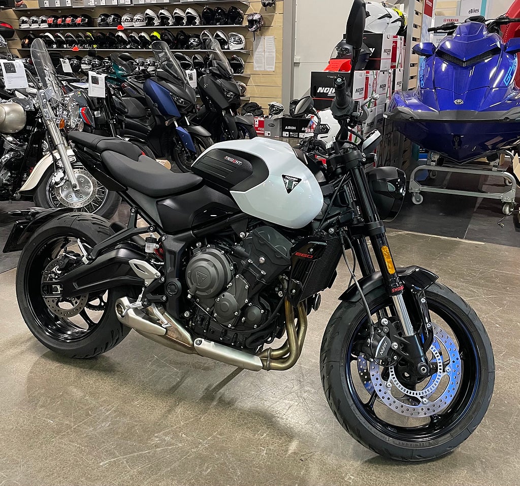 Triumph Motorcycles TRIDENT 660 ABS 80 MIL TRIBUTE EDITION Triumph triumph 