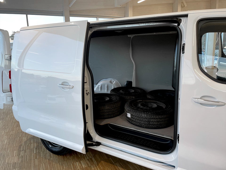Bild på Peugeot Expert PRO+ 2.0 BHDi 145hk Aut L3 B-KAMERA DRAG