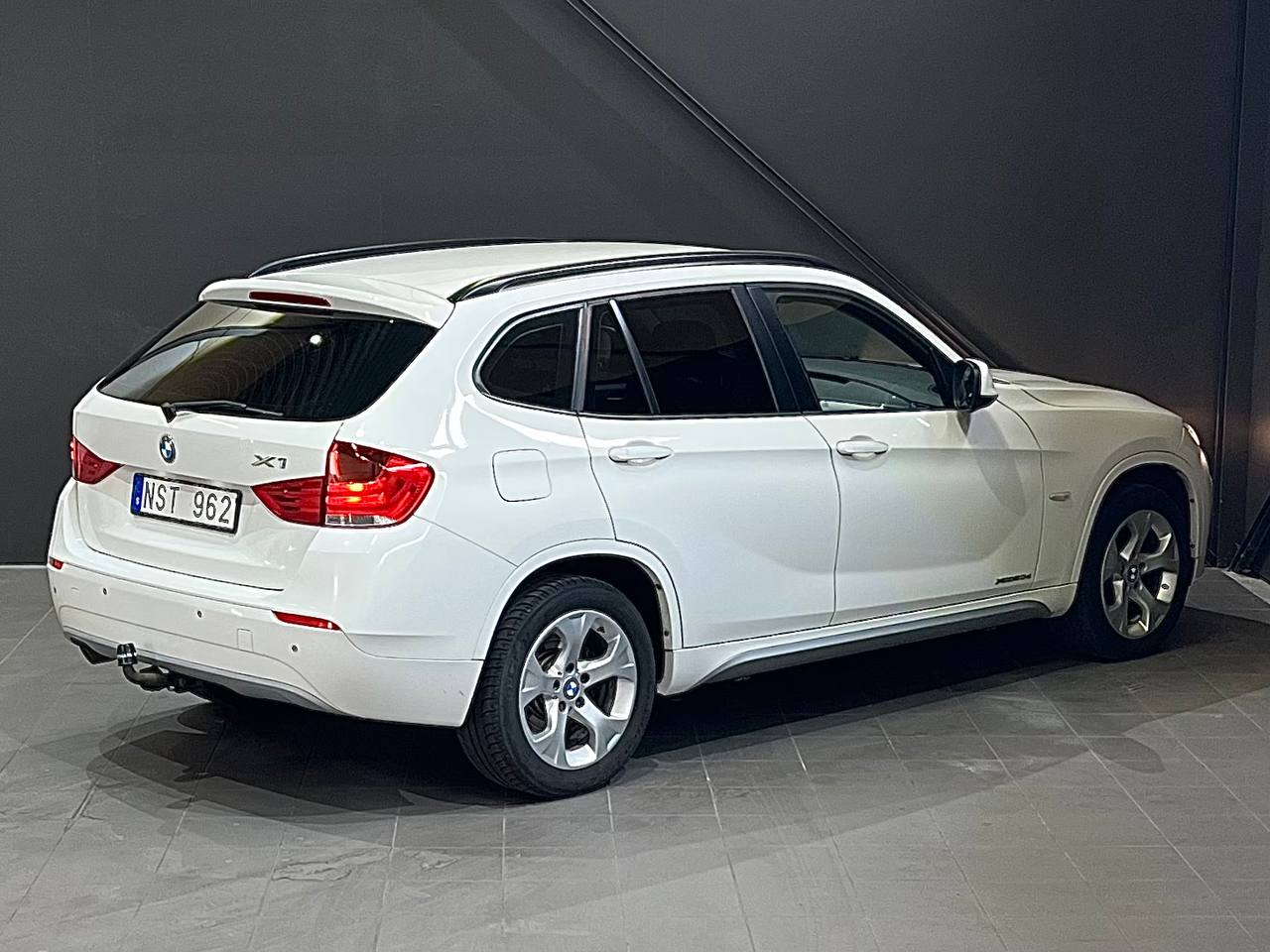 BMW X1 2011, photo 4/55