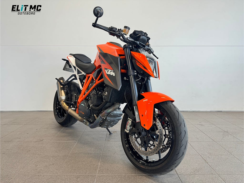 KTM 1290 Super Duke R Akrapovic Helsystem 