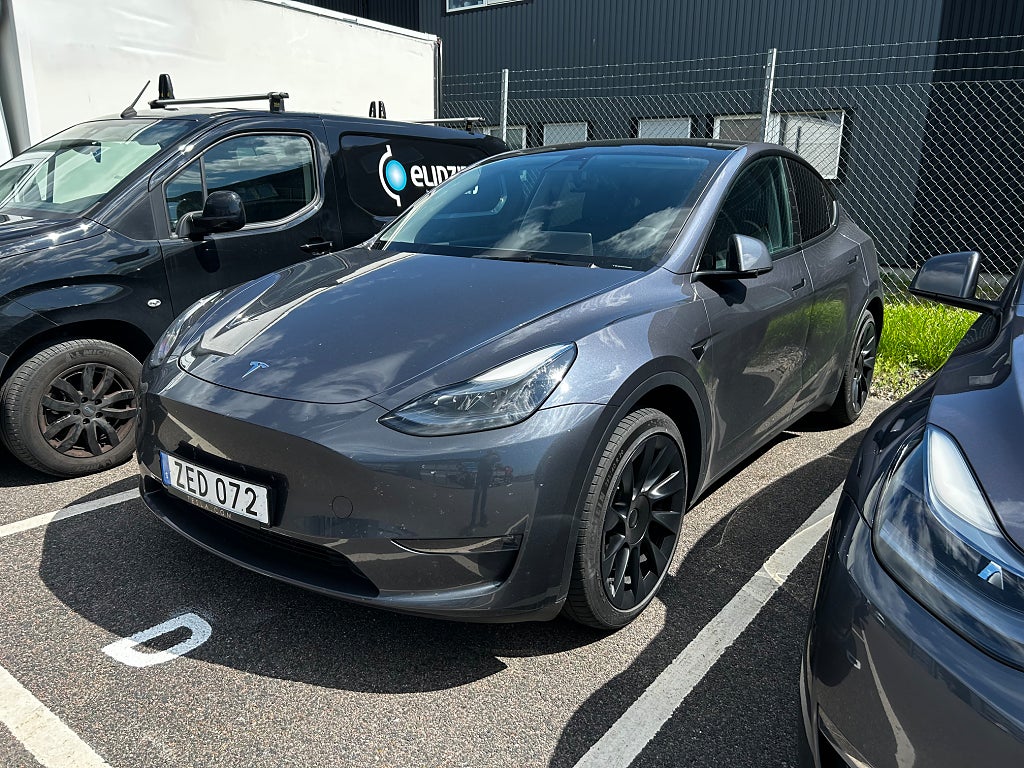 Tesla Model Y Long Range AWD 514hk / Moms