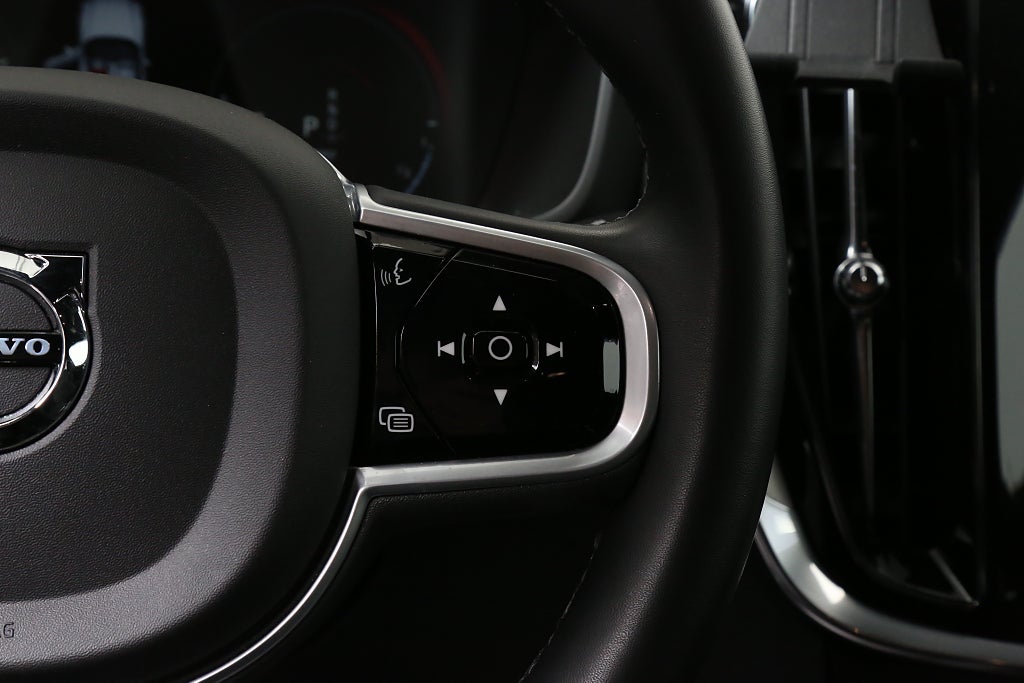 Volvo V60 Recharge T6 AWD 340hk R-Design |Navi|Kamera|Voc|