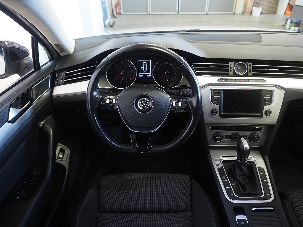 Volkswagen Passat Sportscombi 2.0 TDI 150hk D-Värmare Drag Kamera 2016