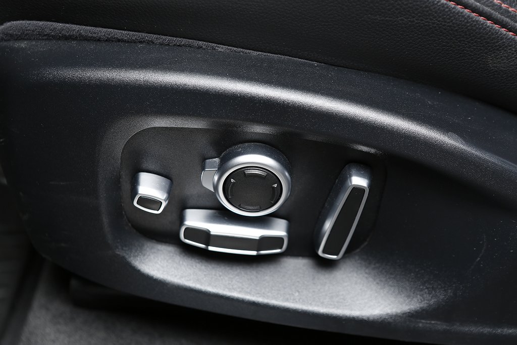 Jaguar F-Pace 30d AWD R-Sport 300hk Panorama Värmare 2018