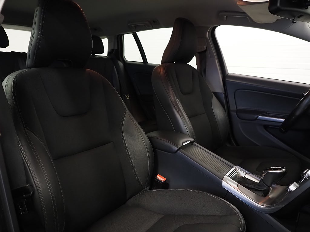 Volvo V60 Cross Country D4 AWD 190hk Momentum | D-värm | Kamrem bytt | 2016