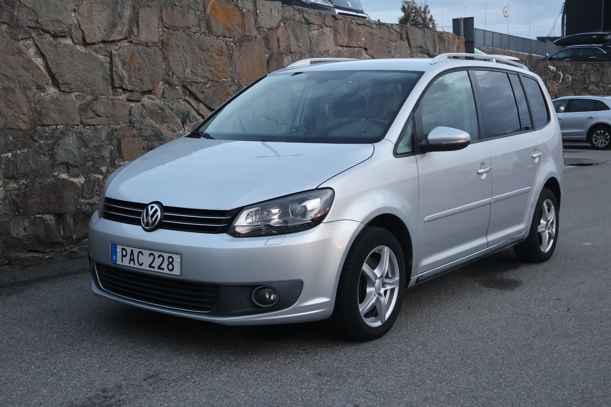 Volkswagen Touran 2014, bild 2/46