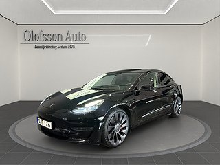 Sedan Tesla Model 3