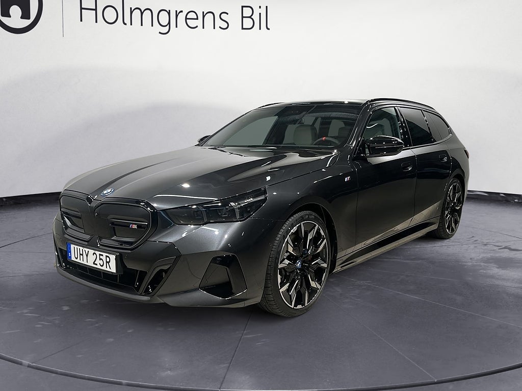 BMW i5 M60 xDrive Touring M Sport Pro Innovation B W DAP Drag