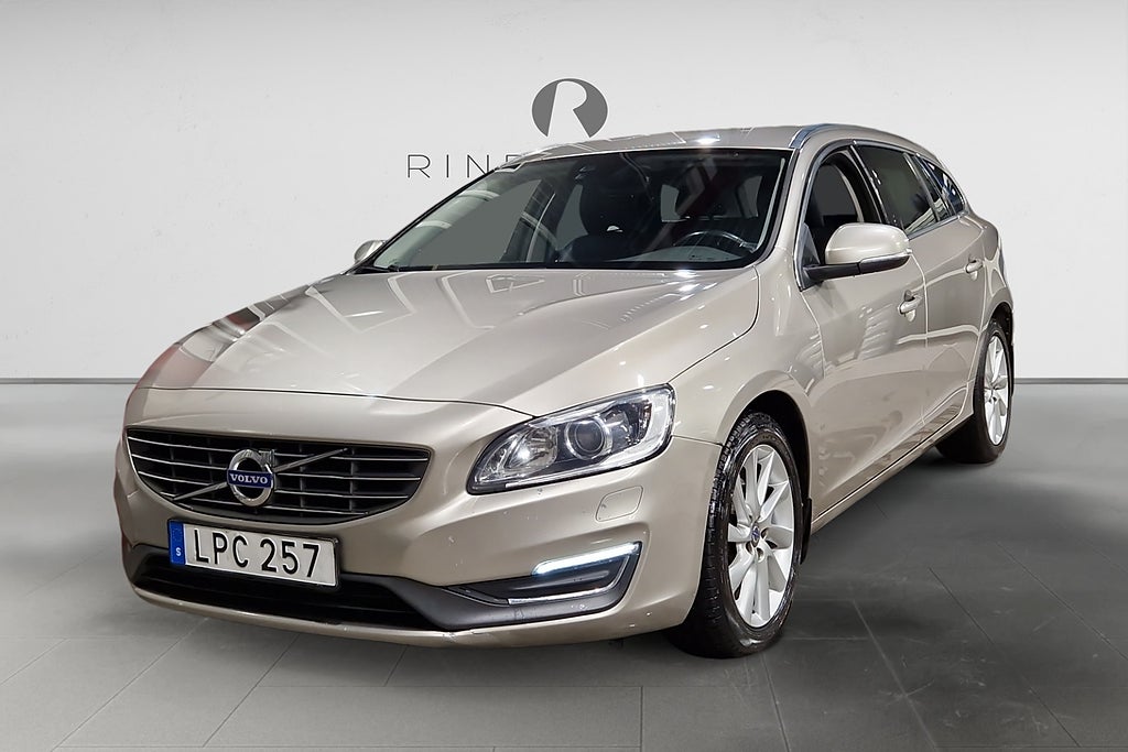 Volvo V60 D4 181 HK AUT SUMMUM D-VÄRM DRAG PDC SKINN 17"