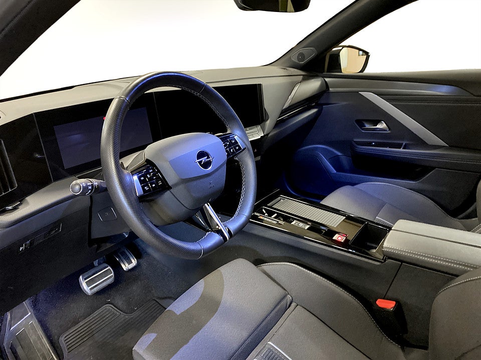 Bild på Opel Astra ST GS 1.2 PT 130hk Aut B-KAMERA CARPLAY
