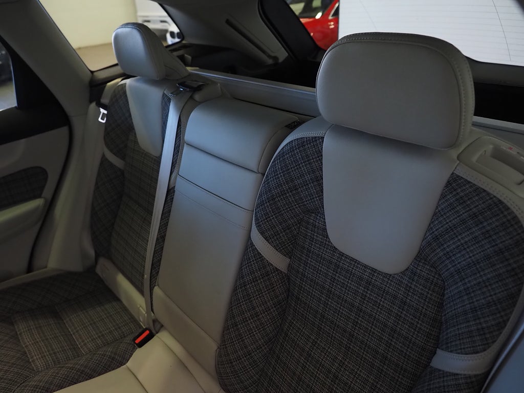 Volvo XC60 B4 AWD Geartronic Momentum 360° Pano Drag Navi Värm 2020