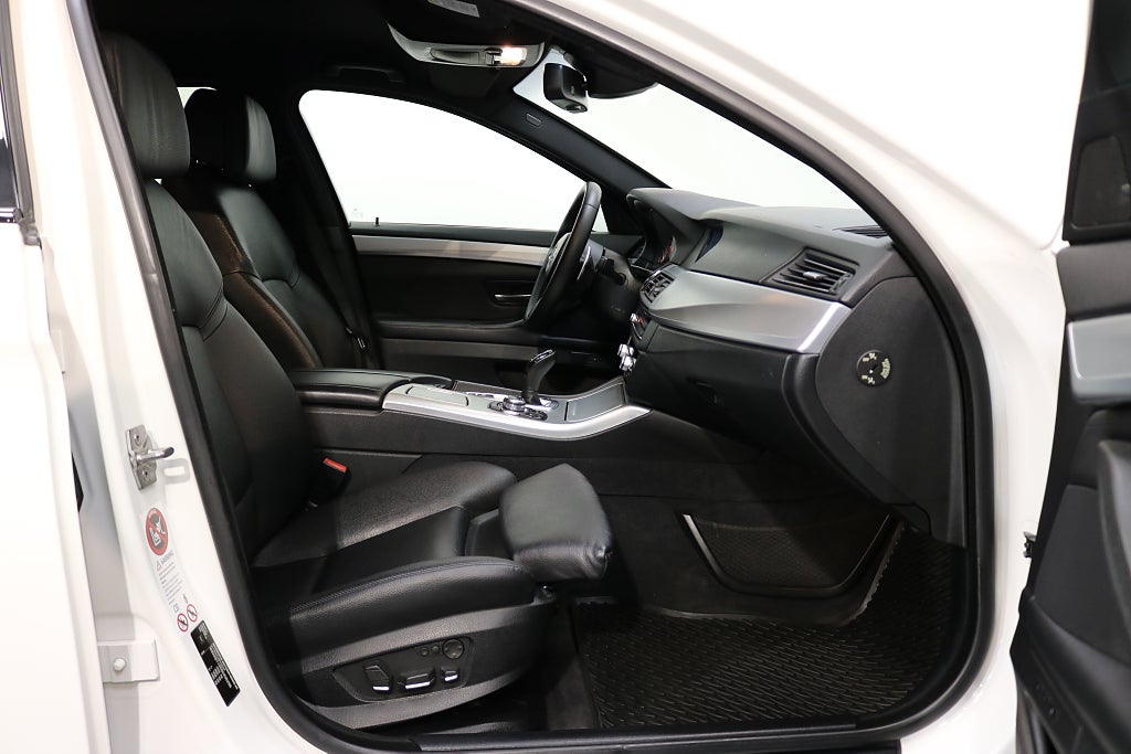 BMW 535d 2012 - miniatyr 16